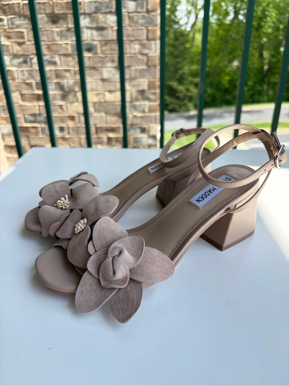 🆕🌺SteveMadden Floral Block Heel Sandals Nude Taupe 3D Flower Dress Heels Size6.5 - Picture 6 of 17